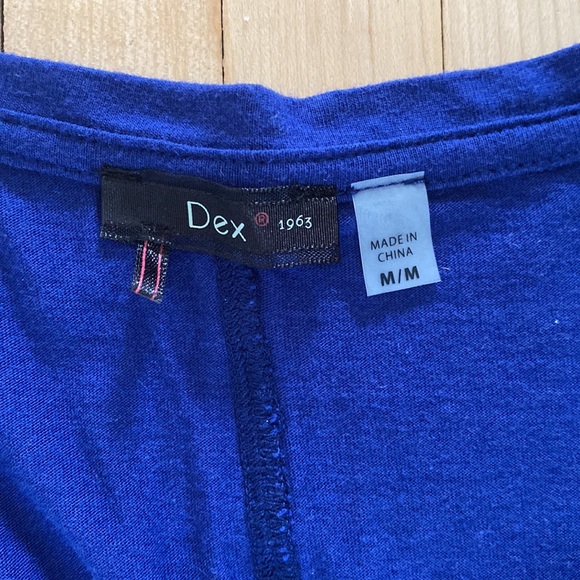 DEX BLUE V NECK TEE | WOMEN’S MEDIUM - Picture 2 of 3
